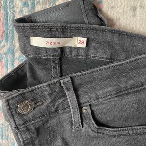 712 Slim Jeans
